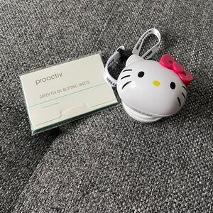 Free with purchase over $50
✨ Proactiv Hello Kitty face wash brush ✨